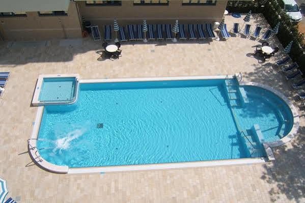 Hotel Miami Lido di Jesolo Exterior foto